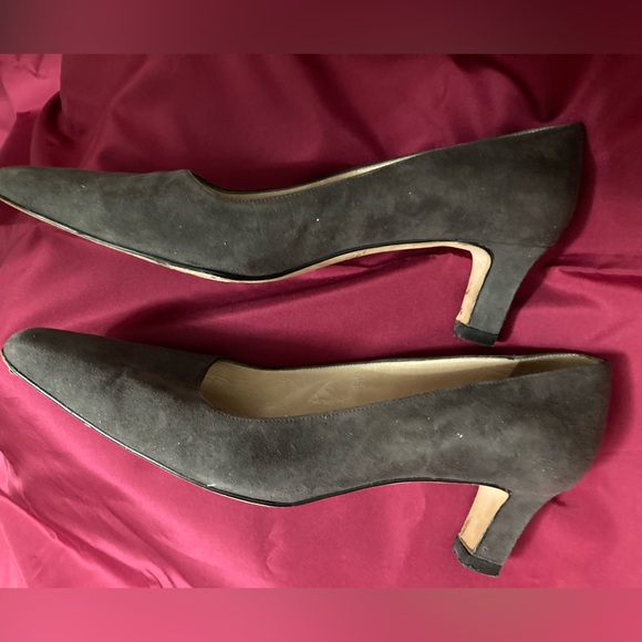 MANOLO BLAHNIK Suede Pumps 37.5 Dark Taupe EUC - Picture 10 of 12